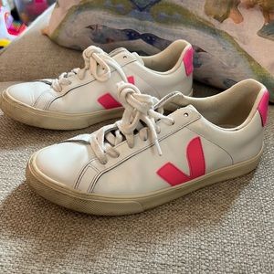 Veja™ Esplar Low Sneakers in Leather / 37 / LEATHER_EXTRA-WHITE SARI